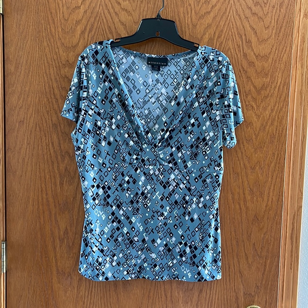 Attention women’s short sleeve top Sz L Pristine